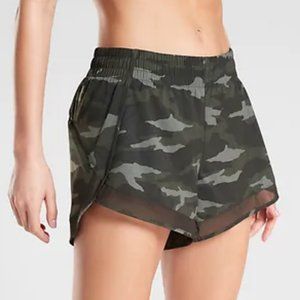Athleta Mesh Run Racer Camo 4" Short L NWT soldout
